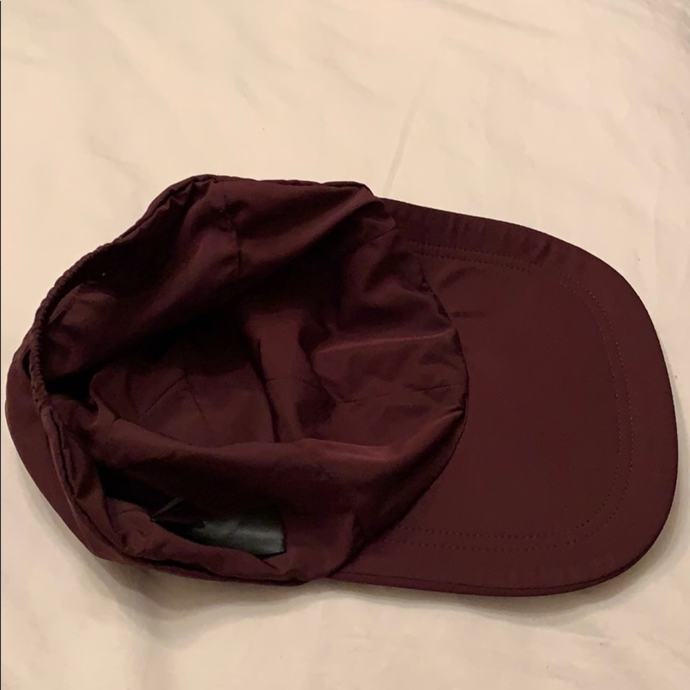 Matte maroon COS fitted baseball hat